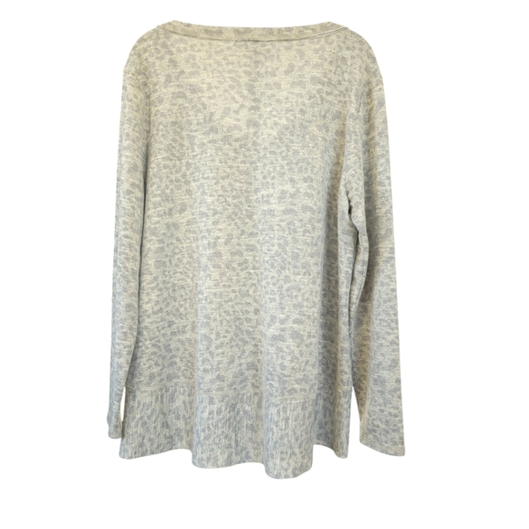 GRACE & LACE Large Animal Leopard Print Lightweight VNeck Sweater Top Tan & Grey - Picture 3 of 11